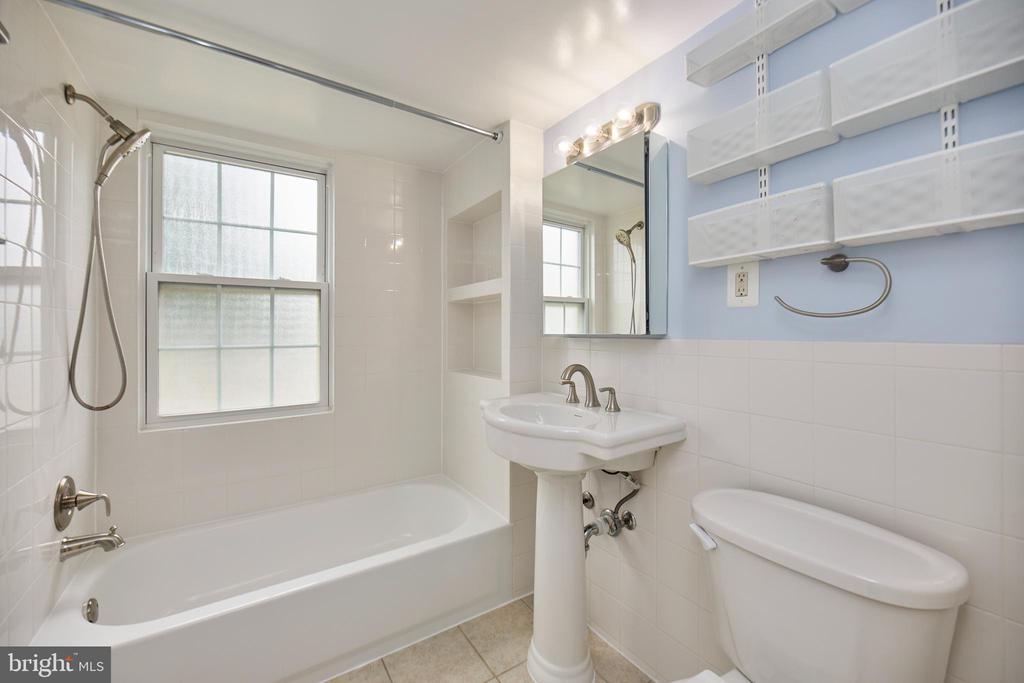 2501 ARLINGTON BOULEVARD Unit: 2