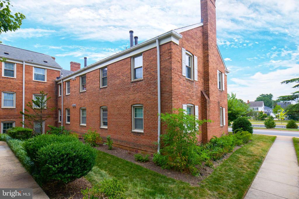 2501 ARLINGTON BOULEVARD Unit: 2