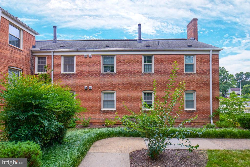 2501 ARLINGTON BOULEVARD Unit: 2