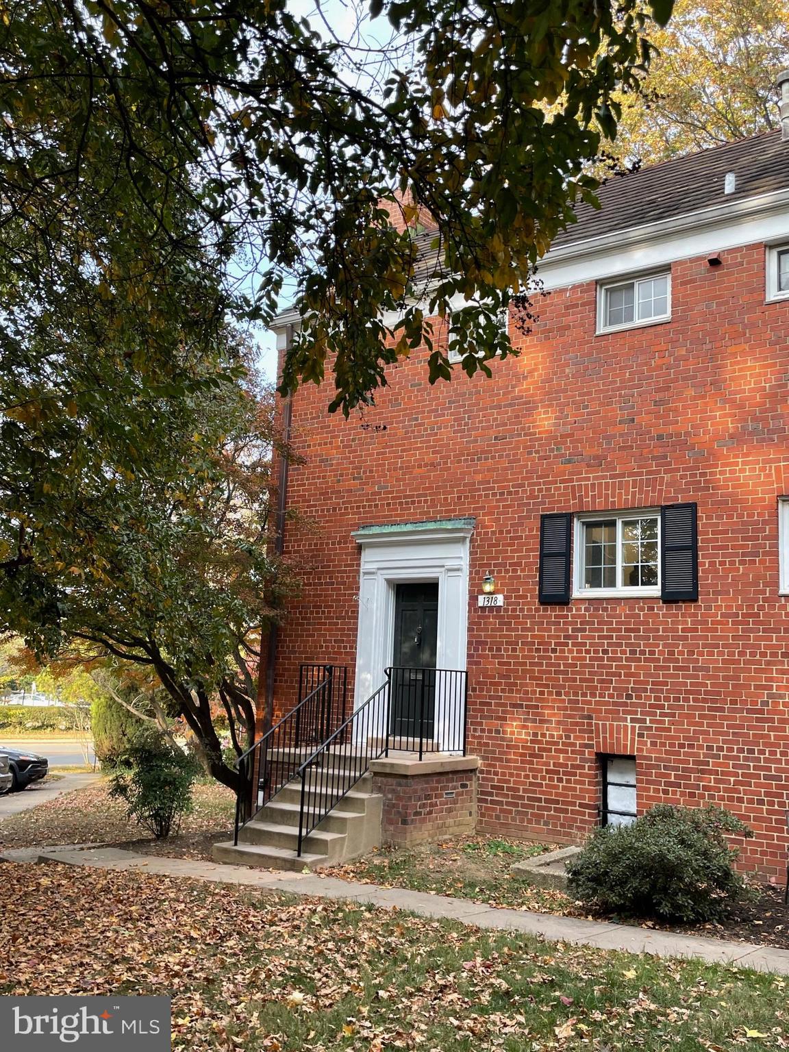 1318 Martha Custis Dr