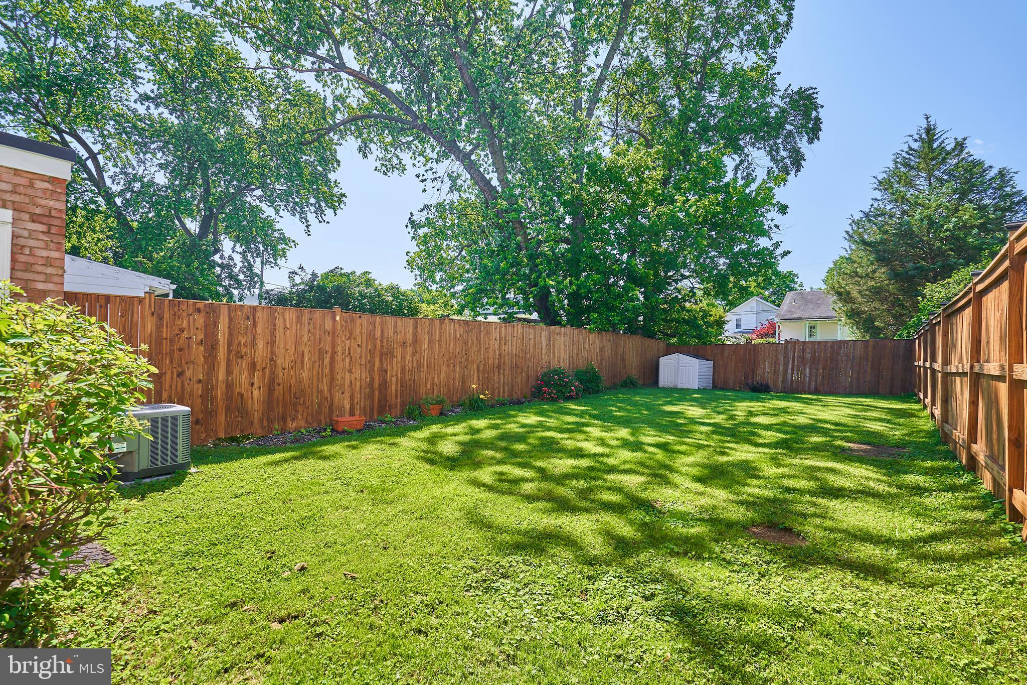 327 LAVERNE AVE