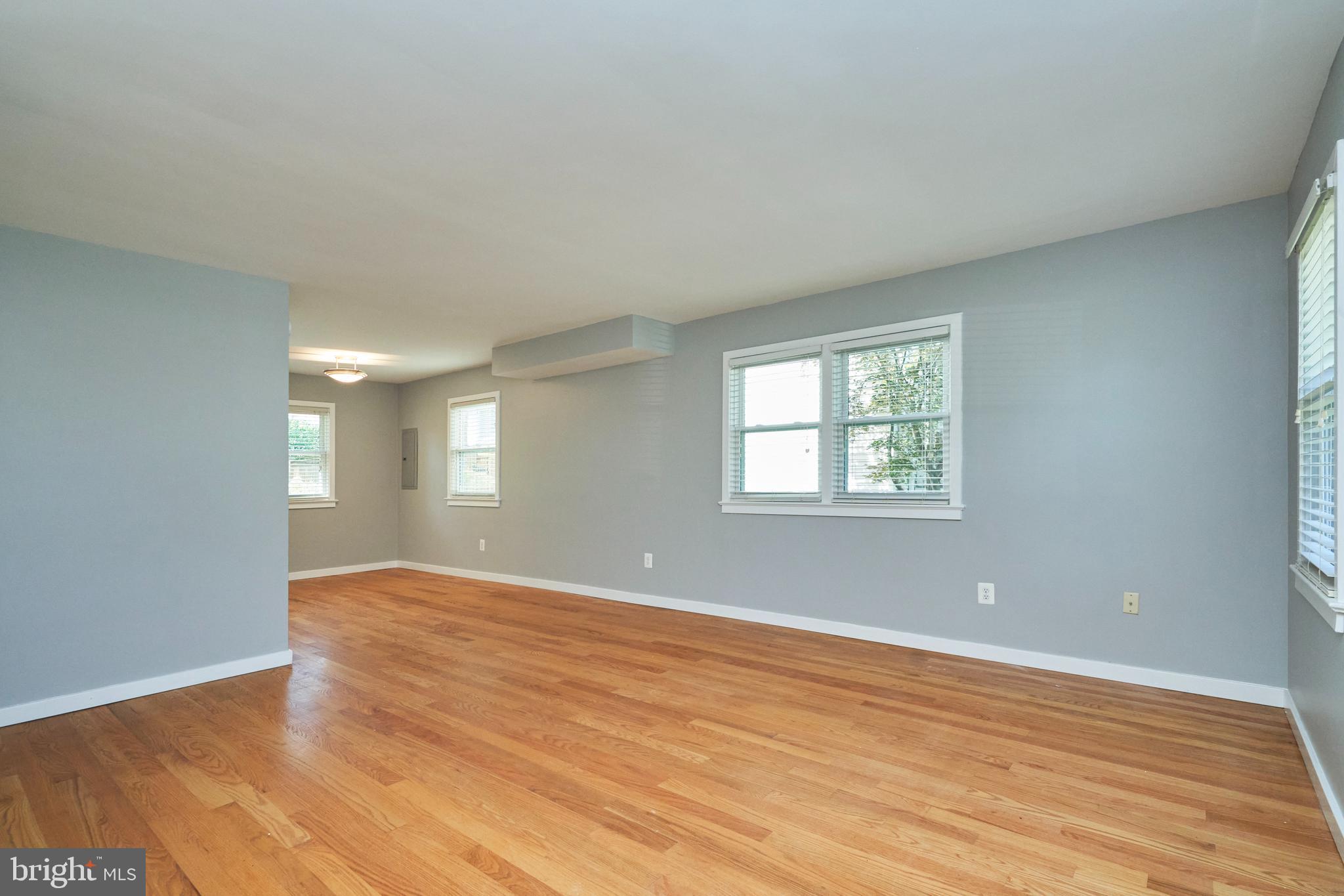 327 LAVERNE AVE