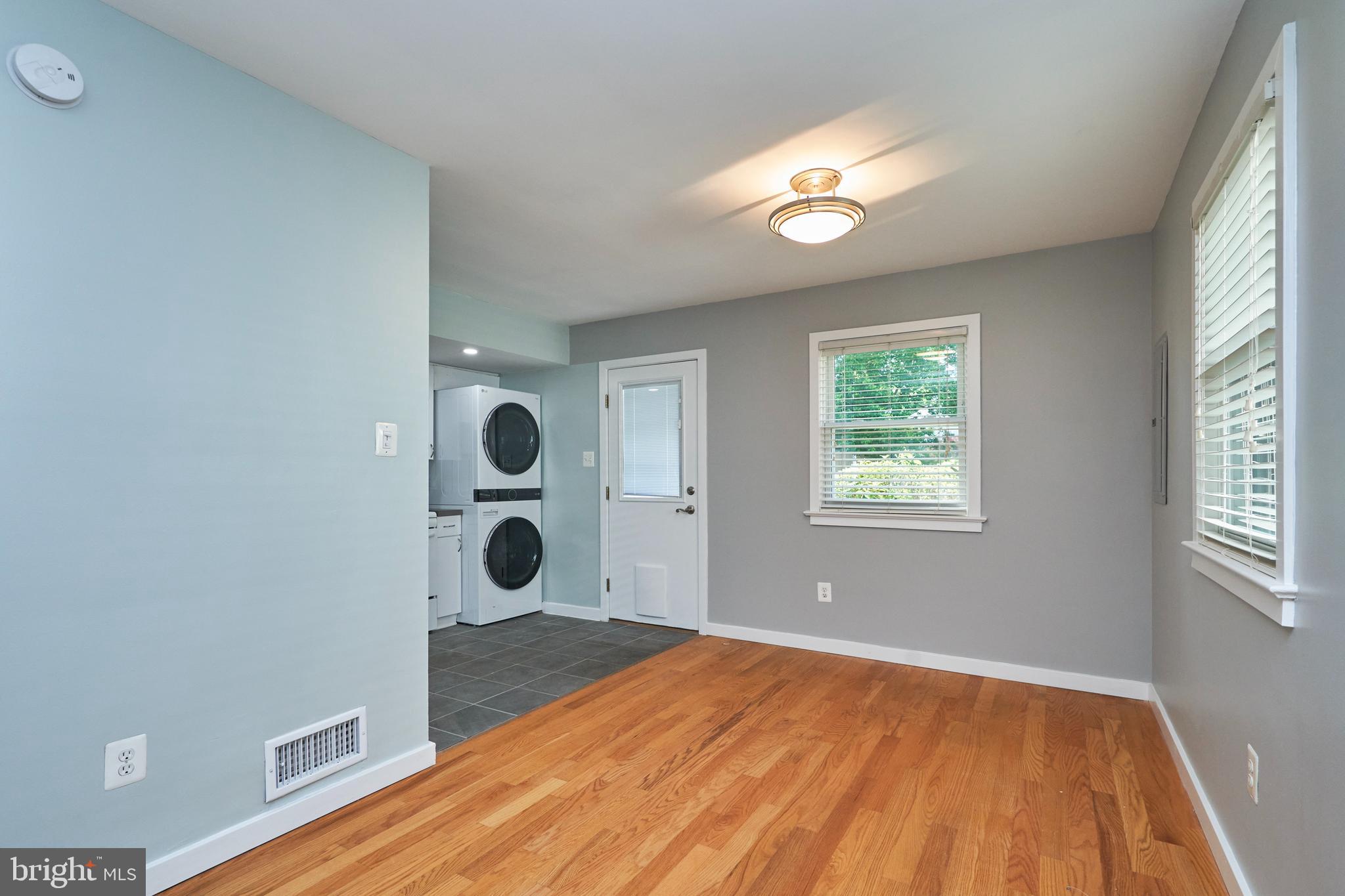 327 LAVERNE AVE