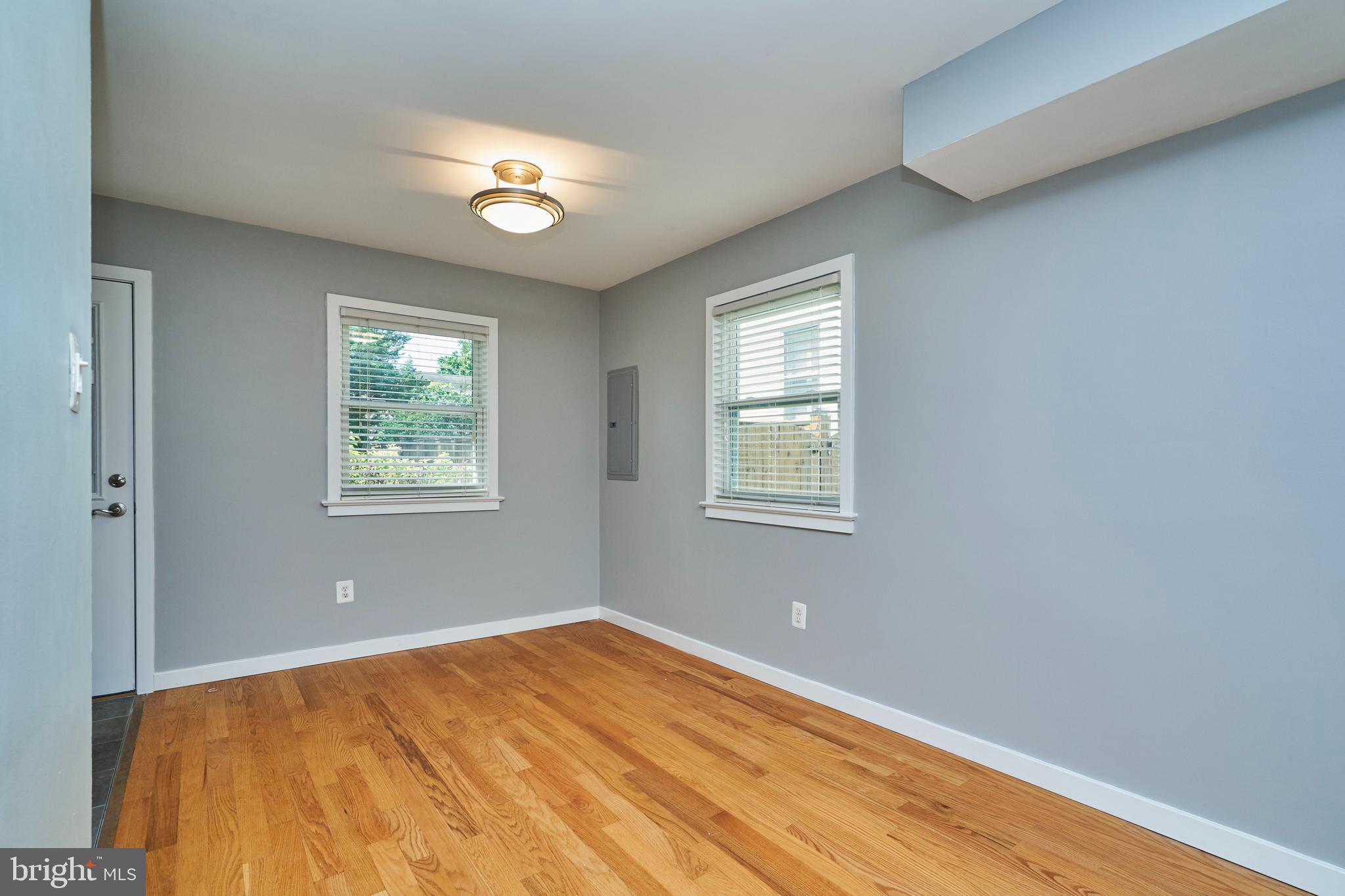 327 LAVERNE AVE