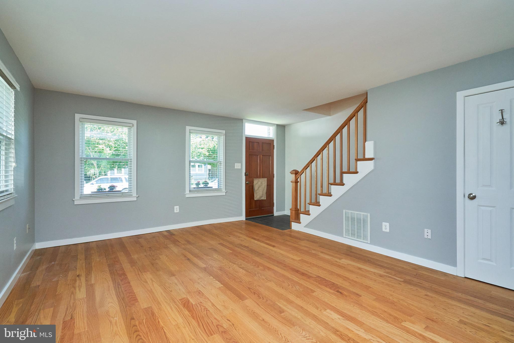 327 LAVERNE AVE