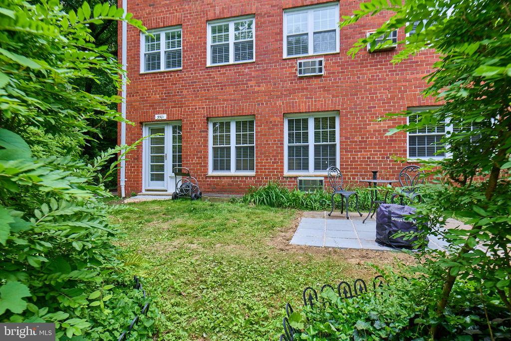 3501 Martha Custis Dr
