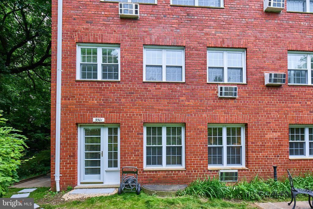 3501 Martha Custis Dr