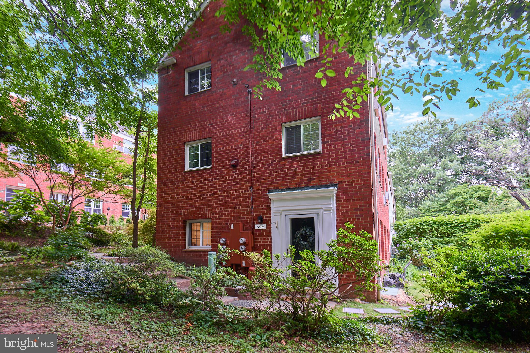 3501 Martha Custis Dr