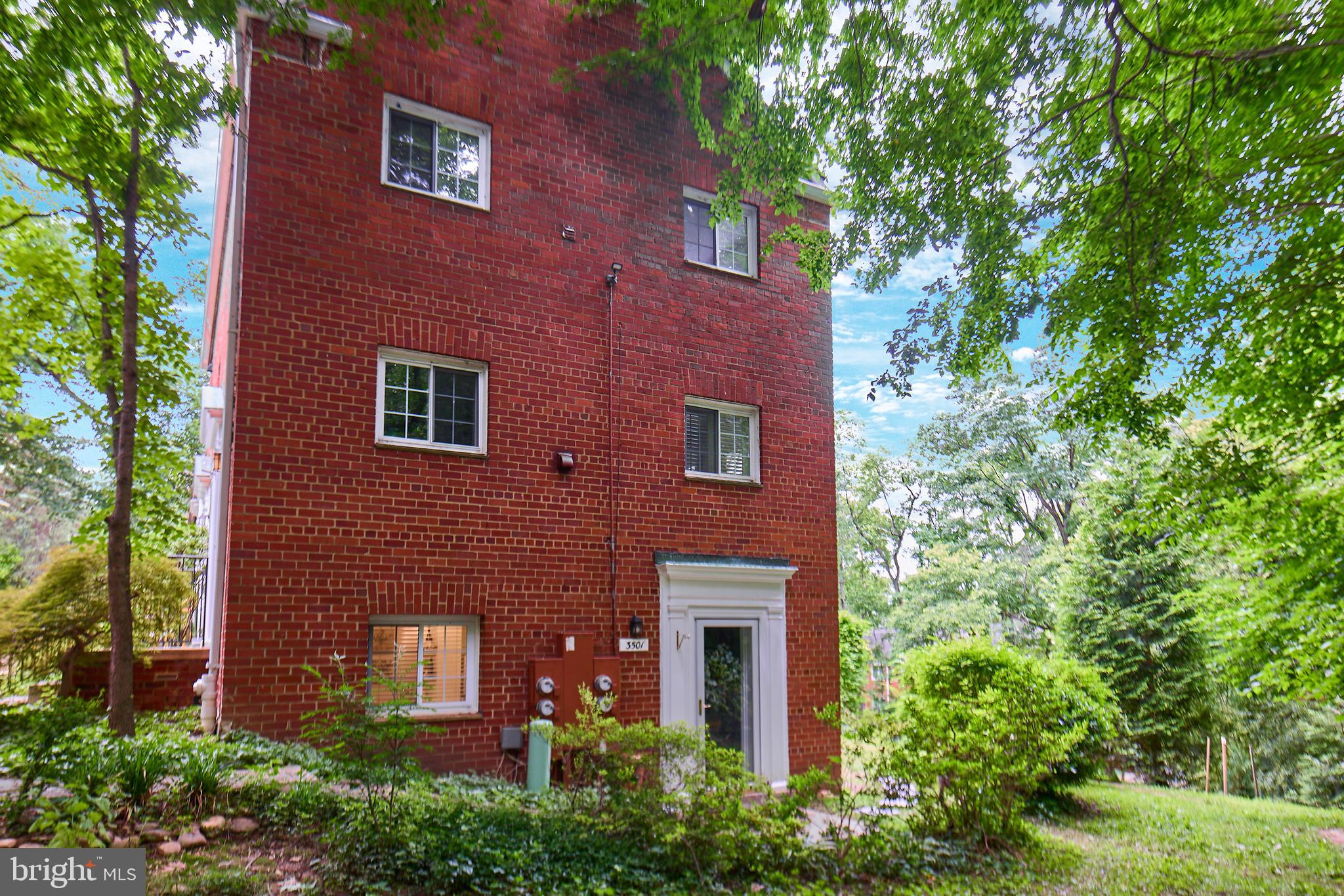 3501 Martha Custis Dr