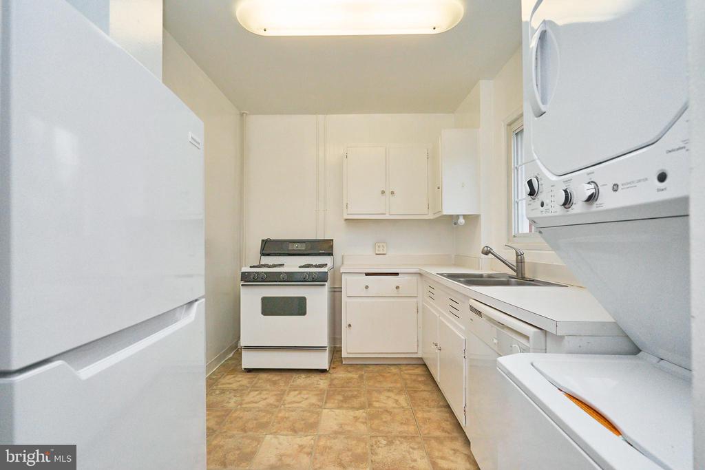 3517 MARTHA CUSTIS DR