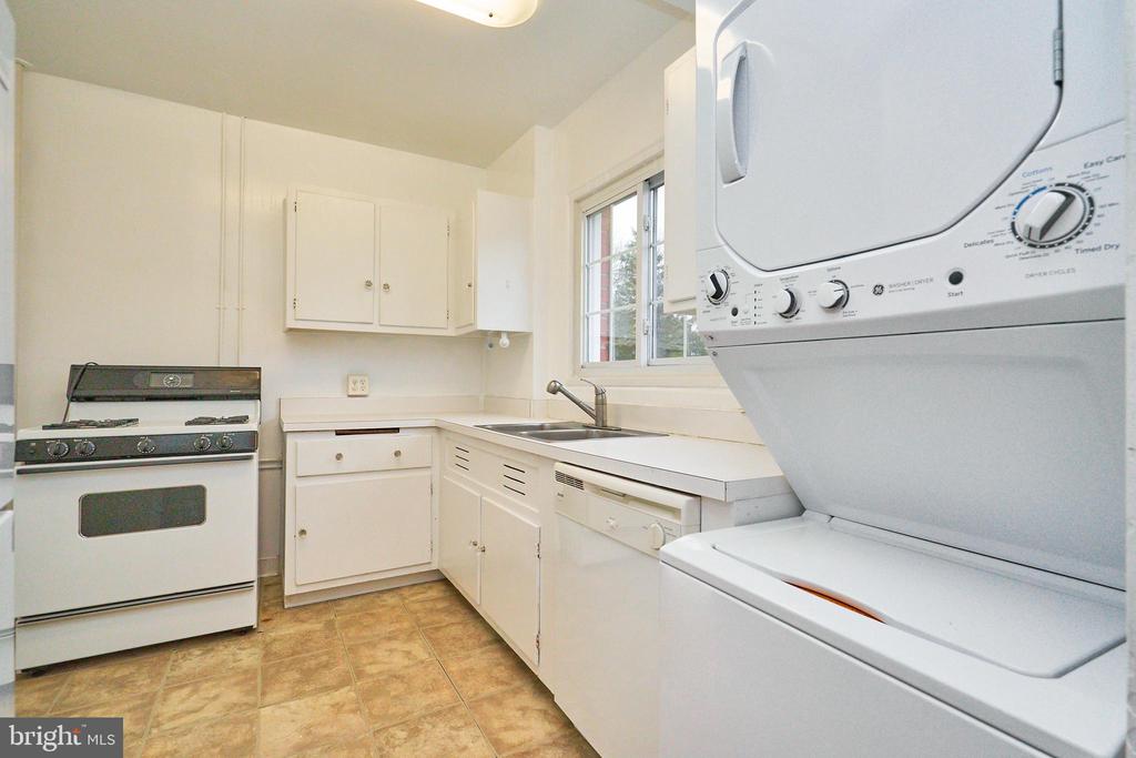 3517 MARTHA CUSTIS DR
