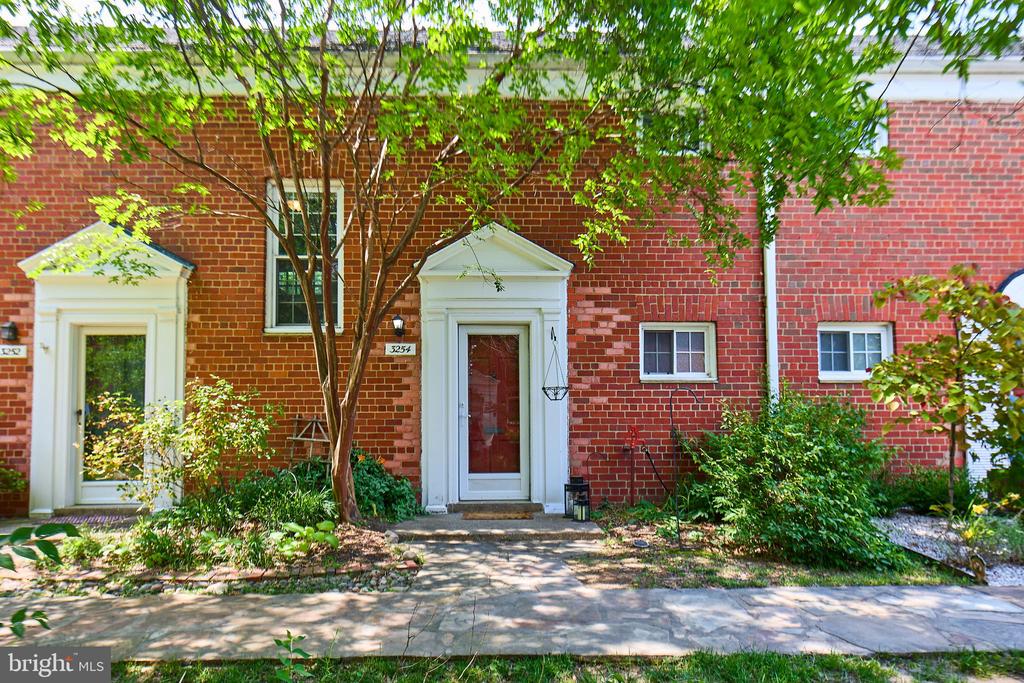 3254 Martha Custis Dr
