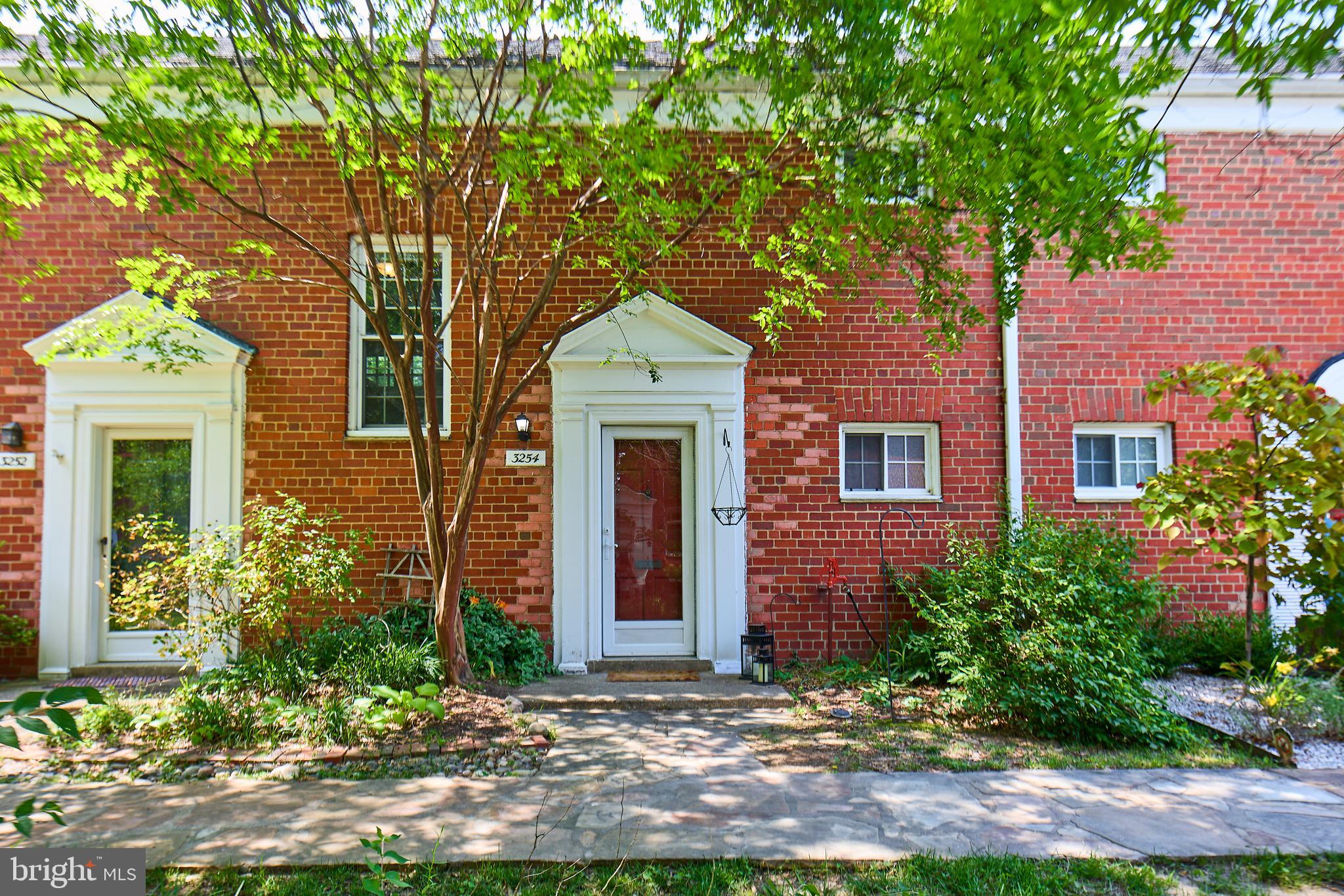 3254 Martha Custis Dr