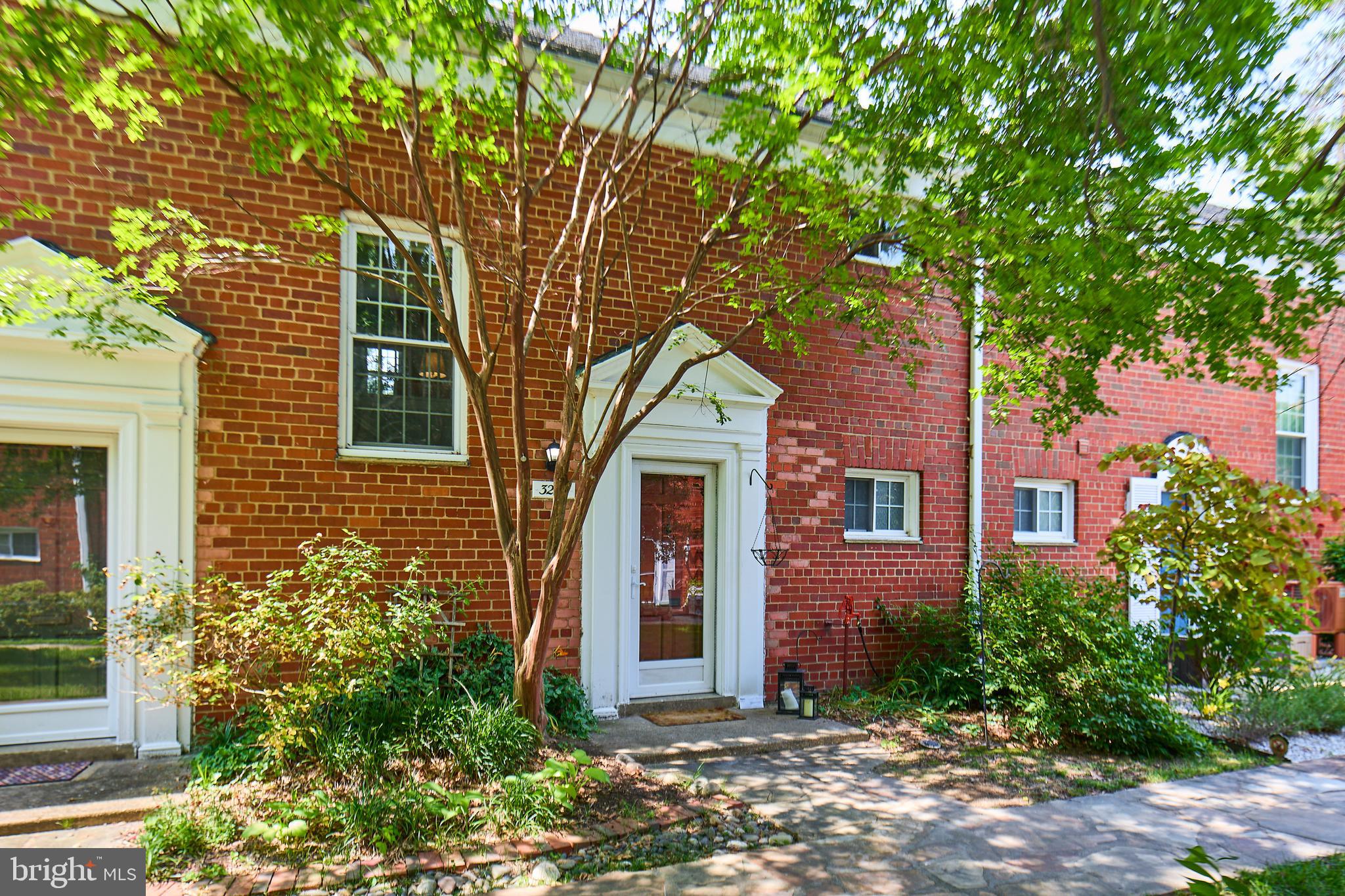 3254 Martha Custis Dr