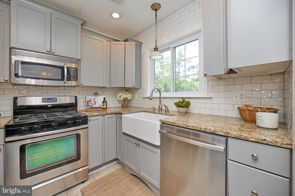 3111 Valley Dr