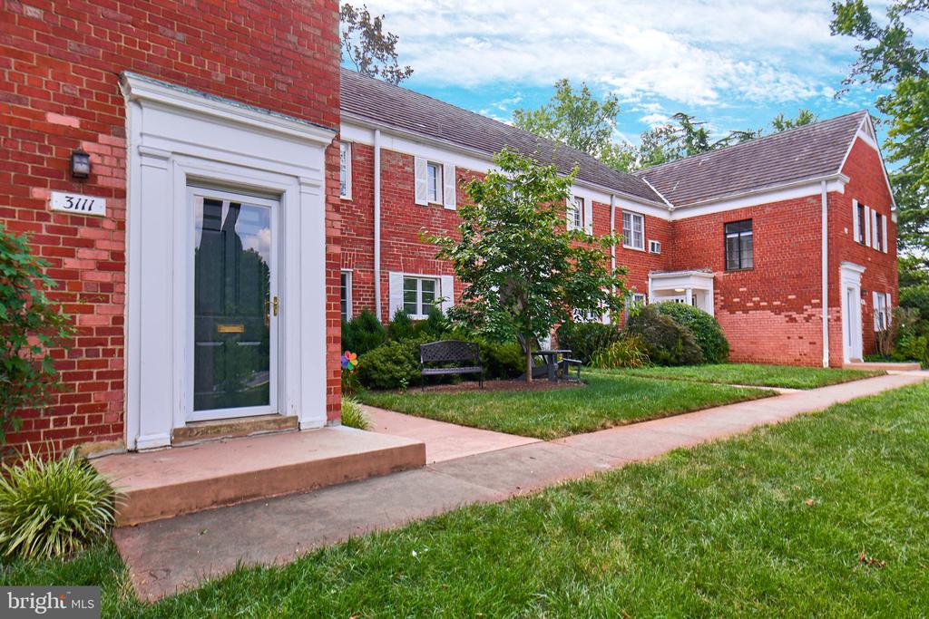 3111 Valley Dr