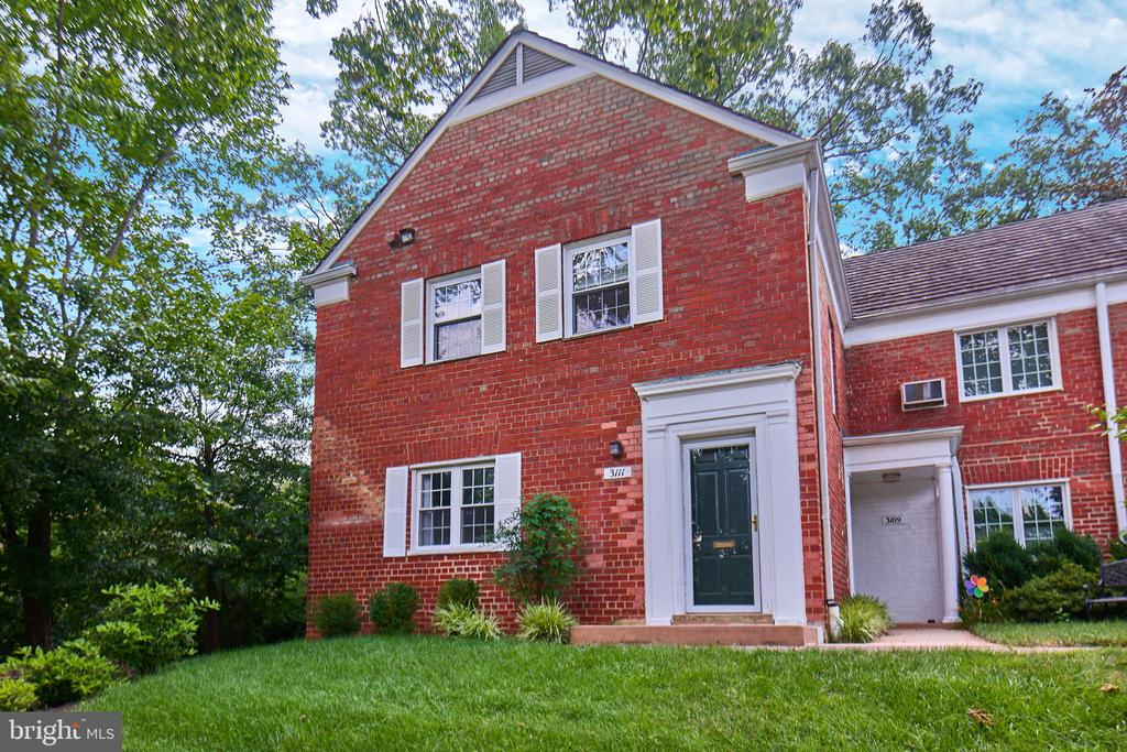 3111 Valley Dr
