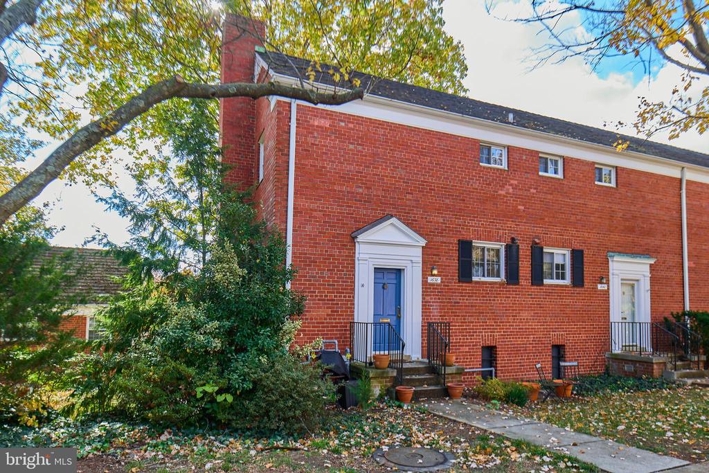 1638 MOUNT EAGLE PLACE