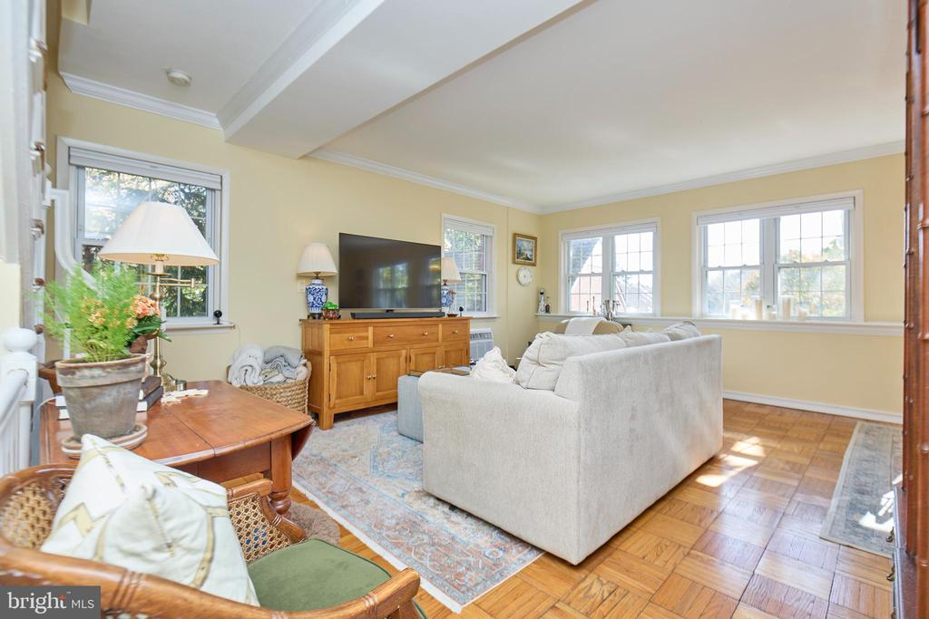 1638 MOUNT EAGLE PLACE