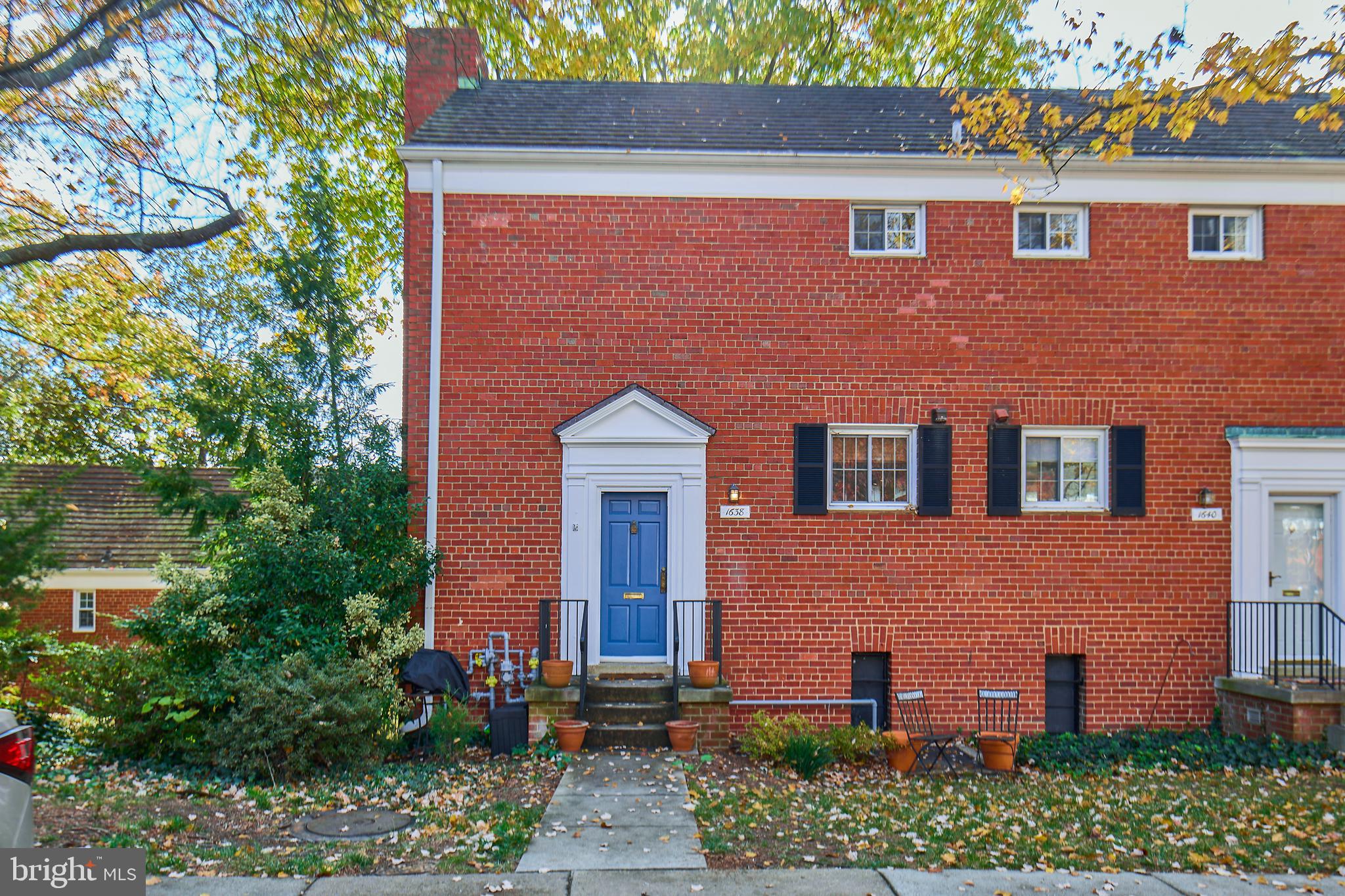 1638 MOUNT EAGLE PLACE