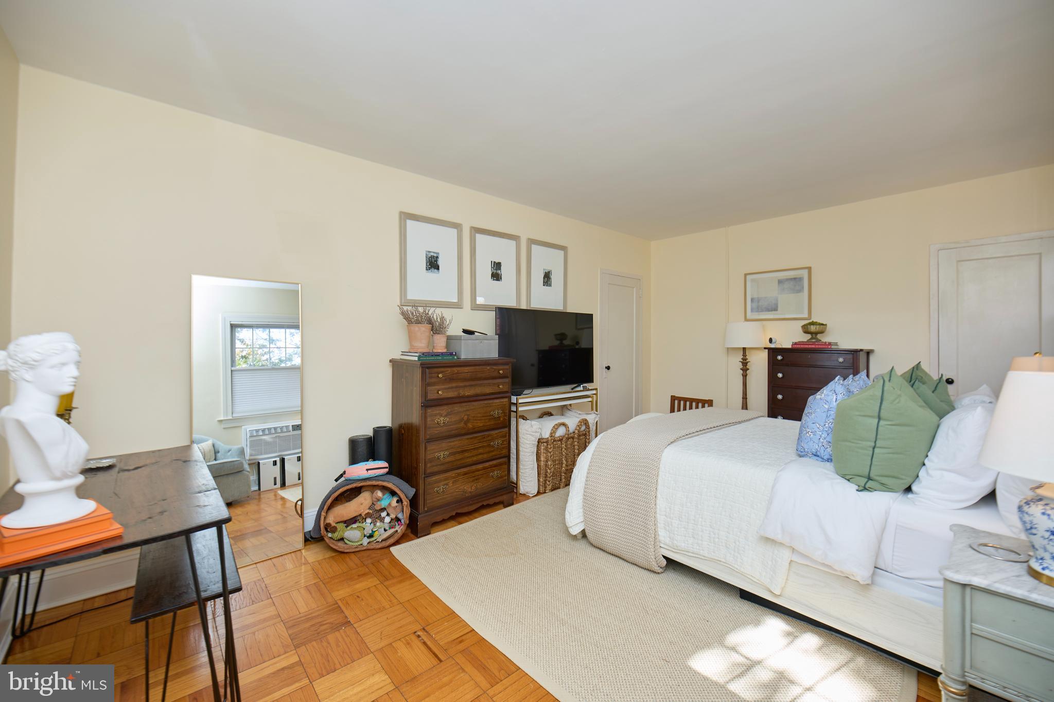 1638 MOUNT EAGLE PLACE