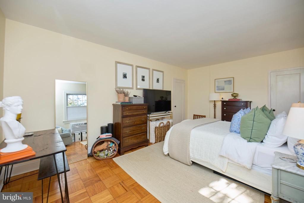 1638 MOUNT EAGLE PLACE