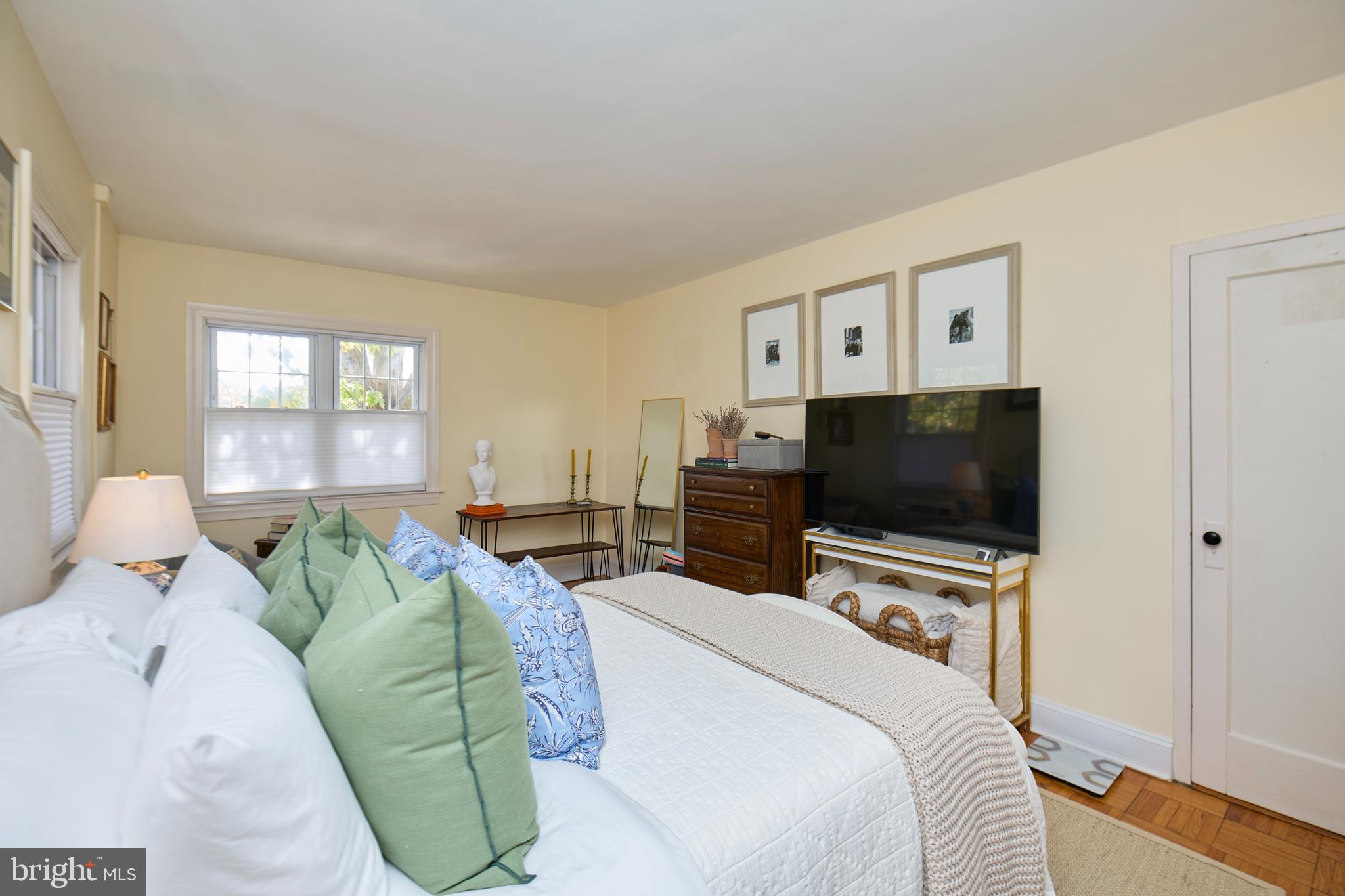 1638 MOUNT EAGLE PLACE