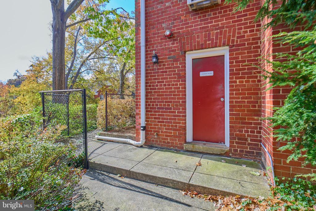 1638 MOUNT EAGLE PLACE