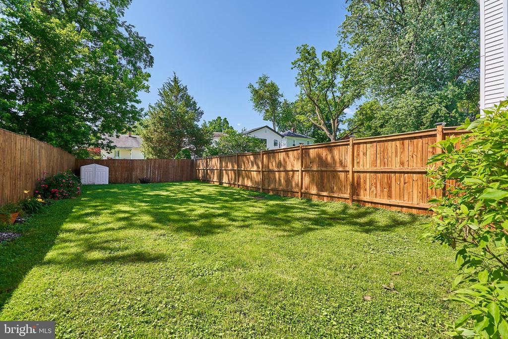 327 LAVERNE AVENUE