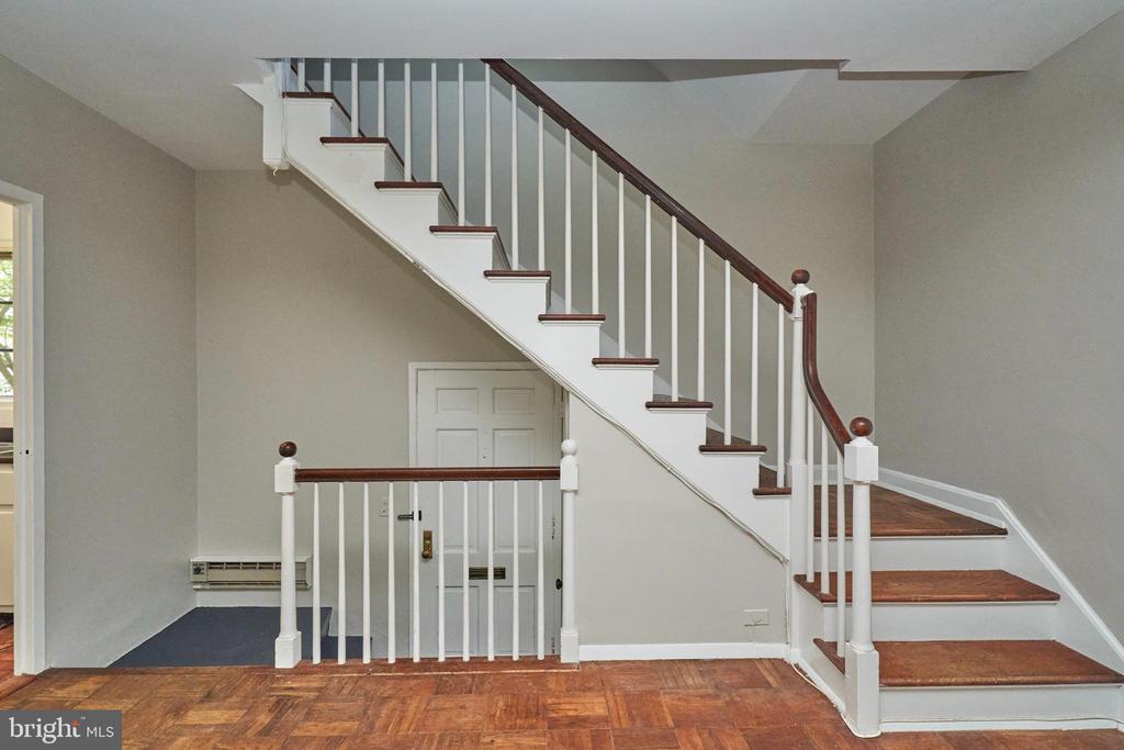 1553 MOUNT EAGLE PLACE