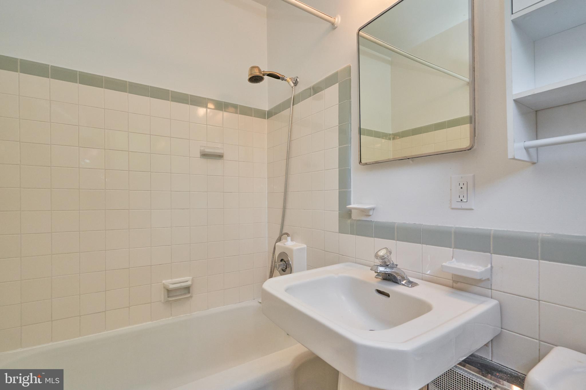 1553 MOUNT EAGLE PLACE