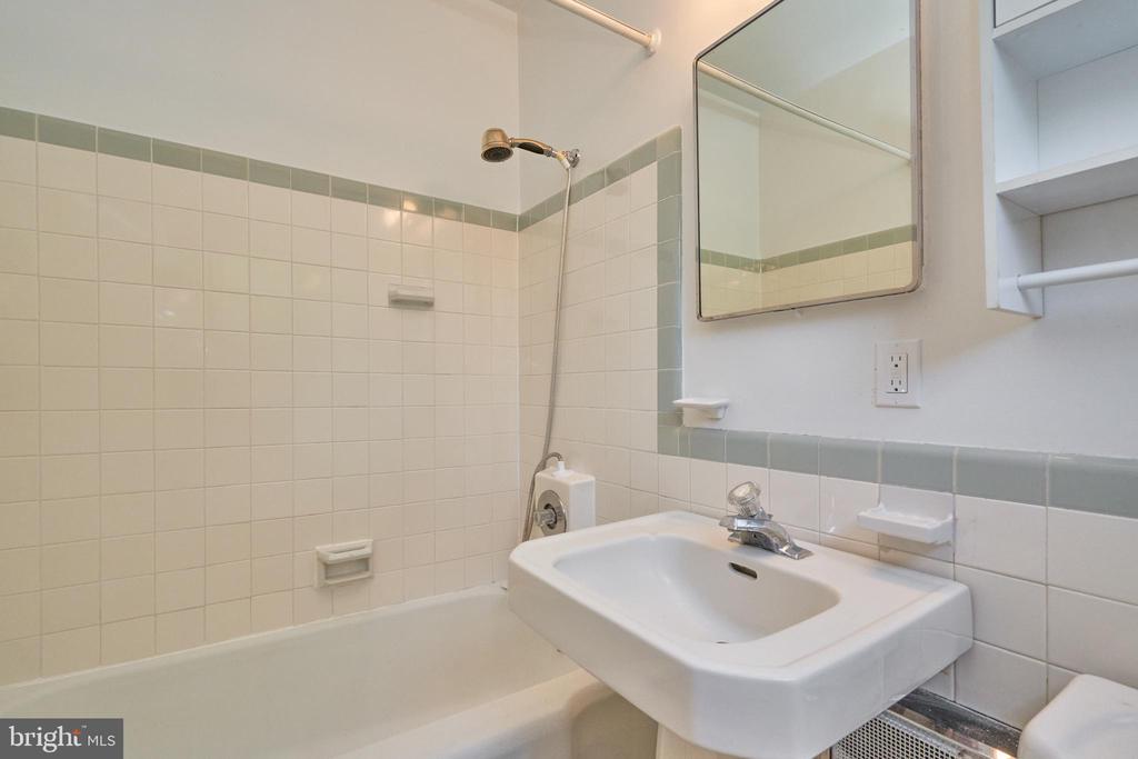 1553 MOUNT EAGLE PLACE