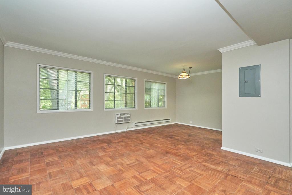 1553 MOUNT EAGLE PLACE