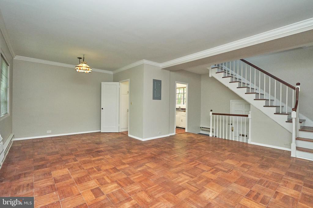 1553 MOUNT EAGLE PLACE
