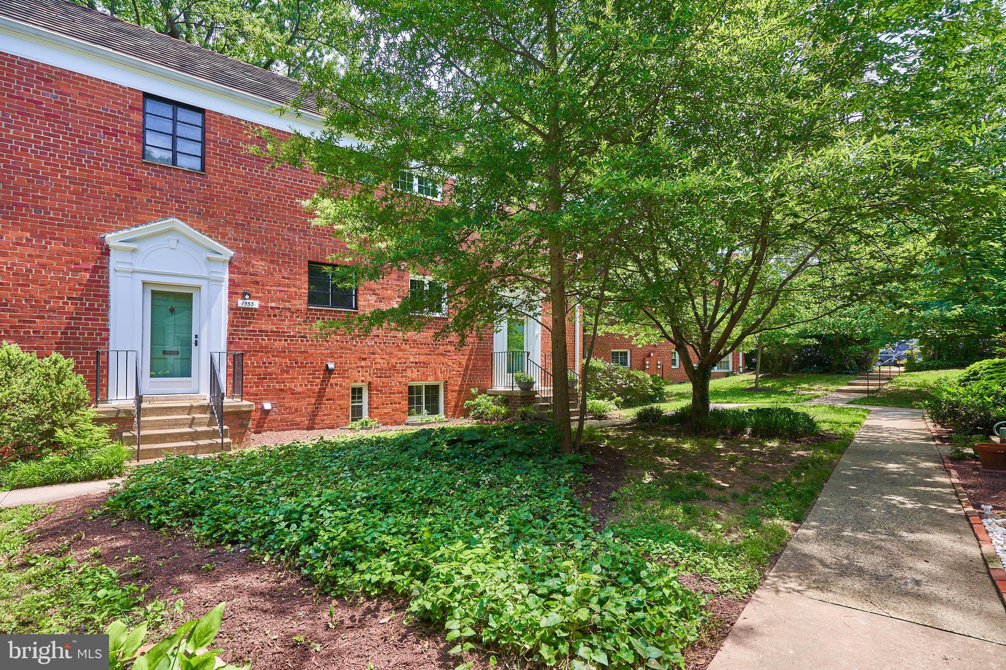 1553 MOUNT EAGLE PLACE