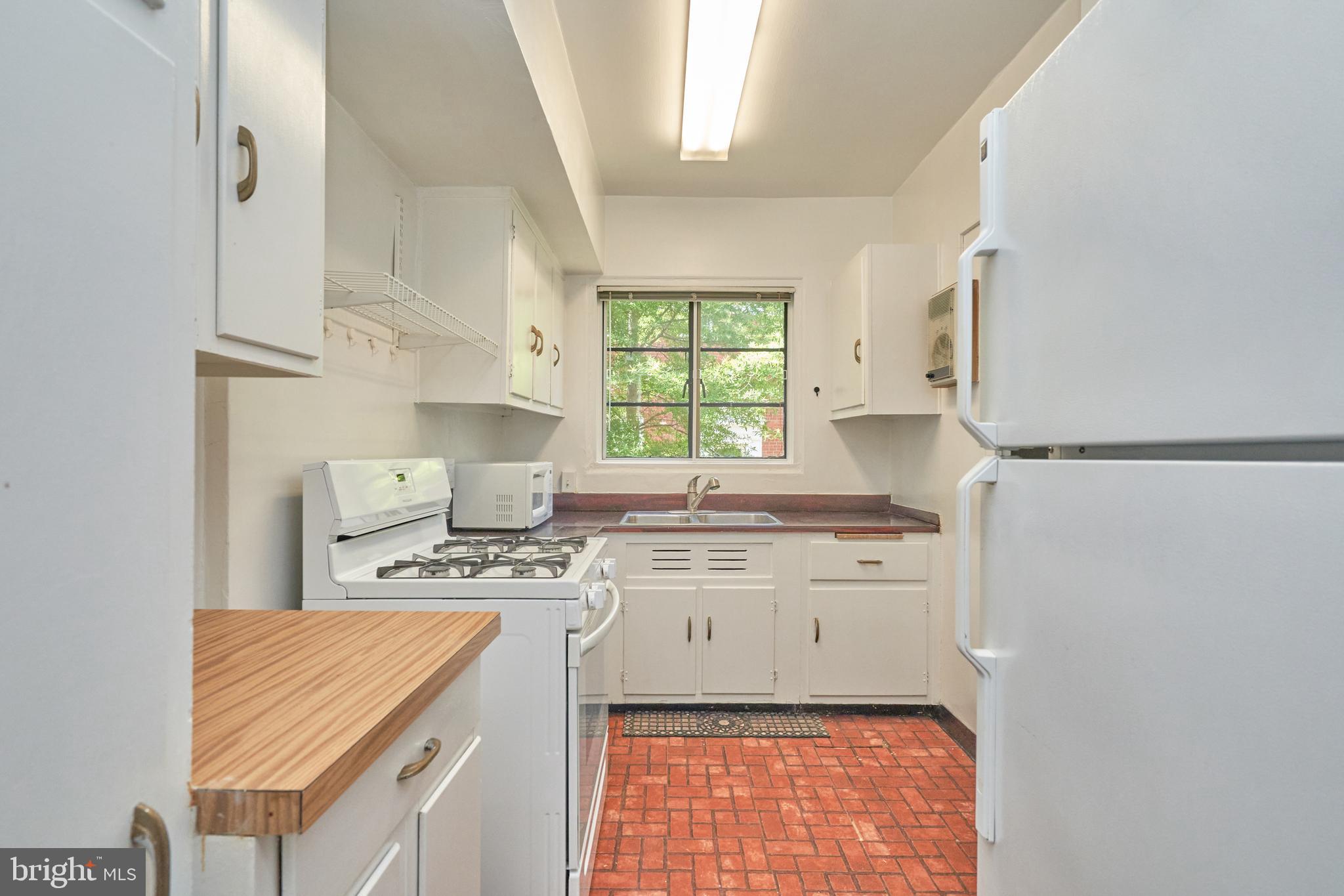 1553 MOUNT EAGLE PLACE