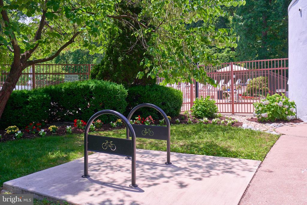1553 MOUNT EAGLE PLACE