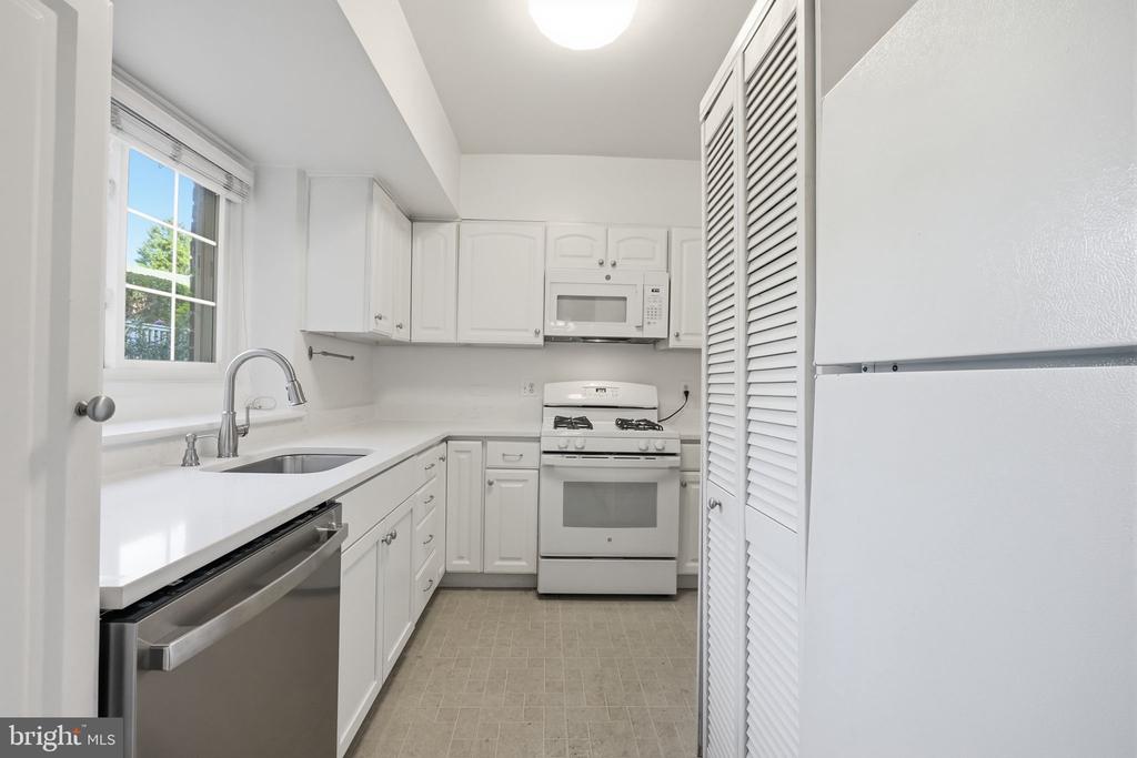 1540 MOUNT EAGLE PLACE