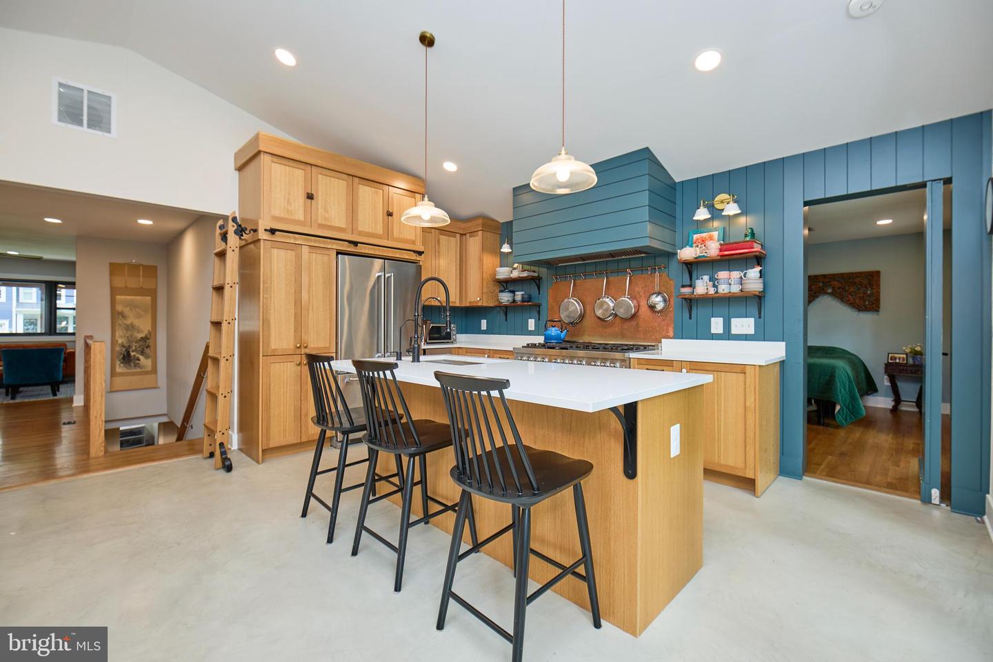 915 DESALE ST SW