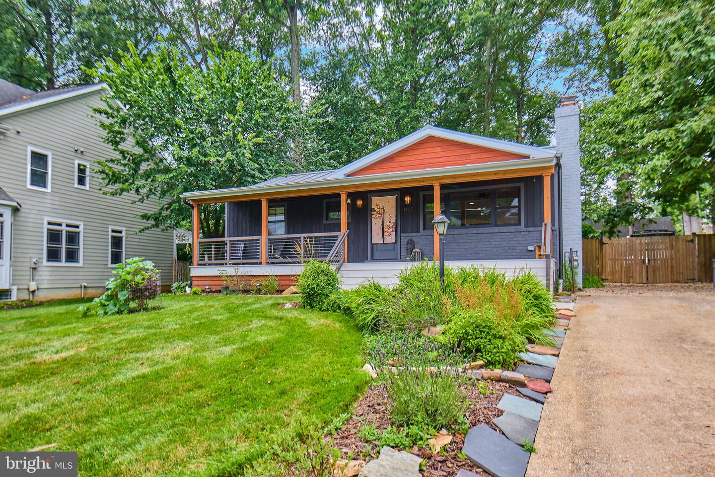 915 DESALE ST SW