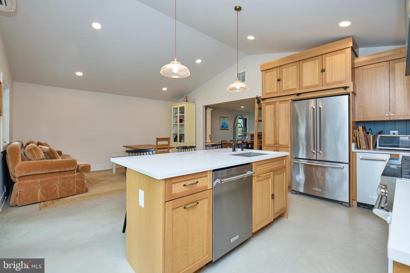 915 DESALE ST SW