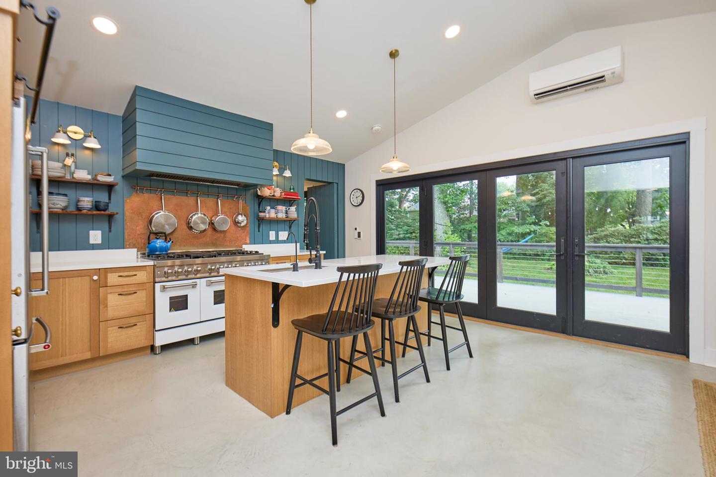 915 DESALE ST SW