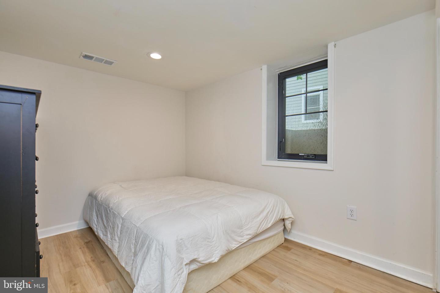 915 DESALE ST SW