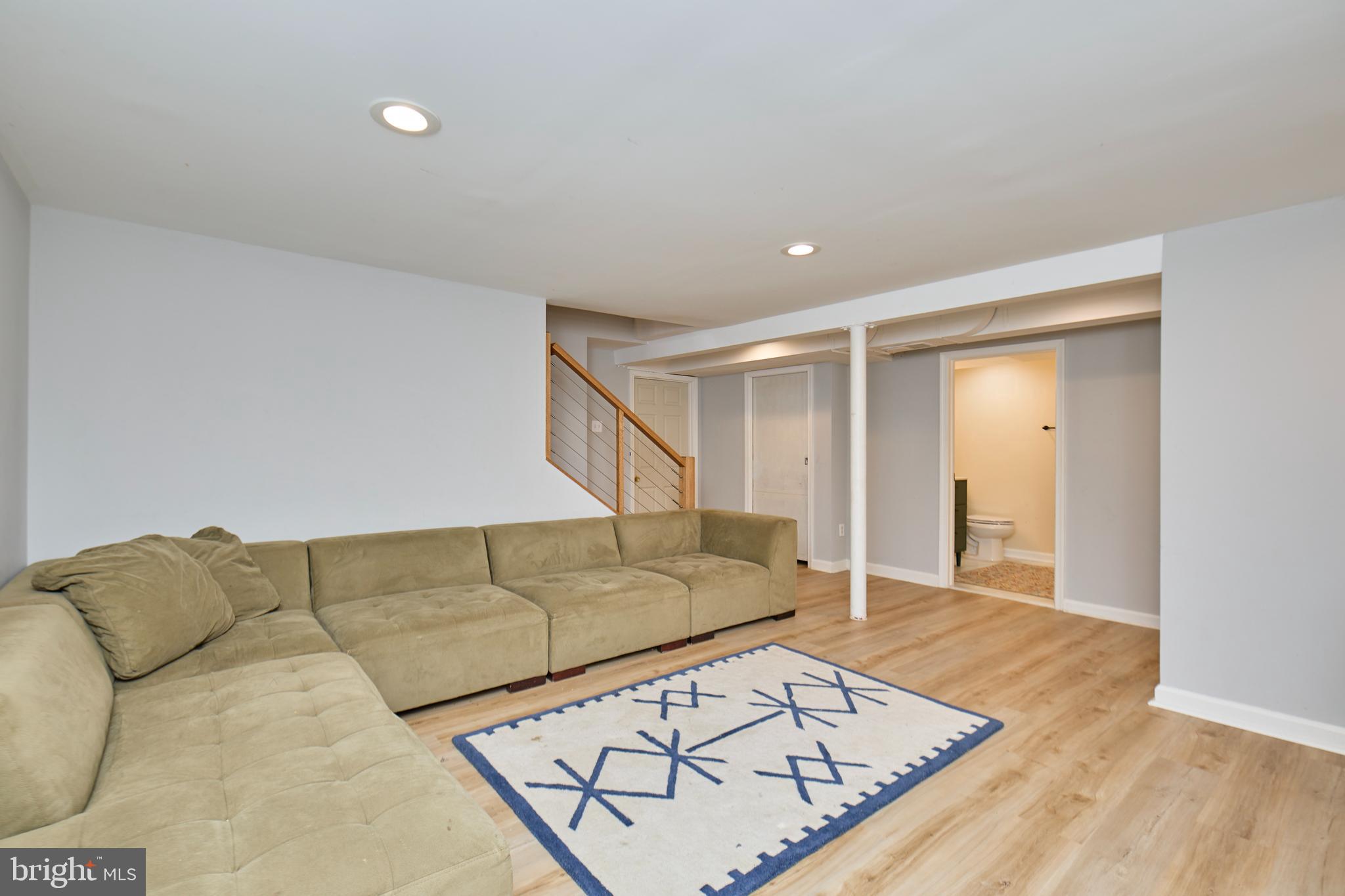 915 DESALE STREET SW