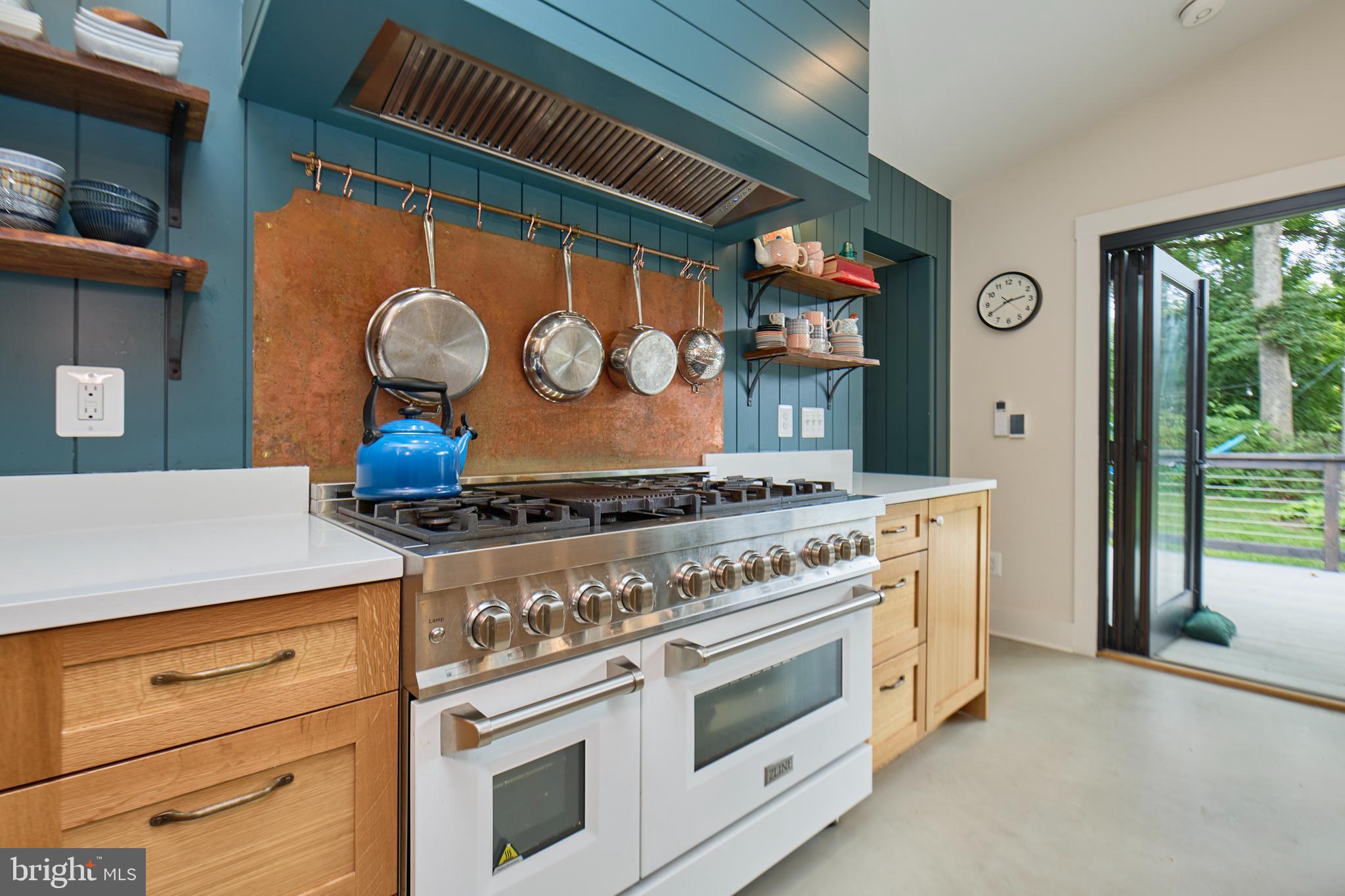 915 DESALE STREET SW