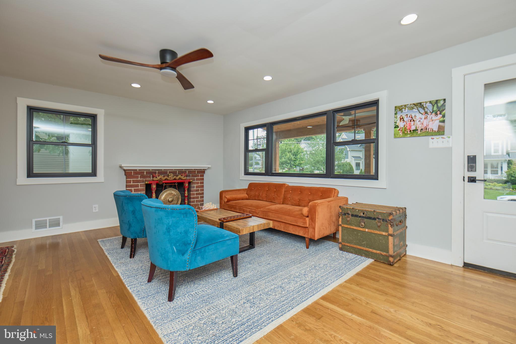 915 DESALE STREET SW