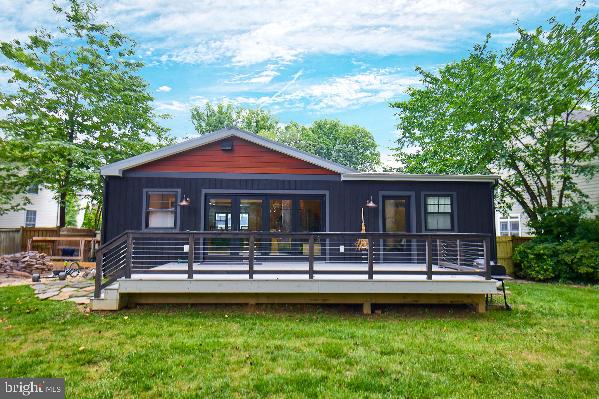 915 DESALE STREET SW