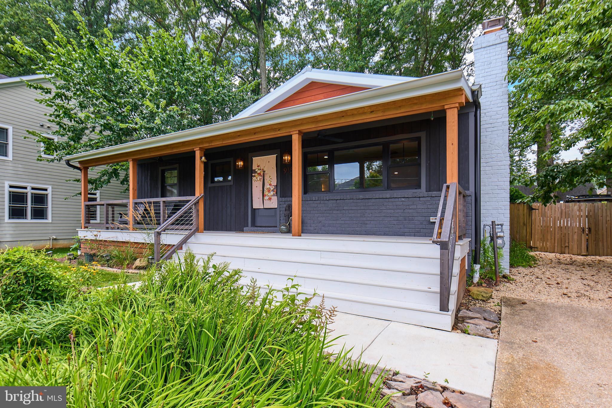 915 DESALE STREET SW