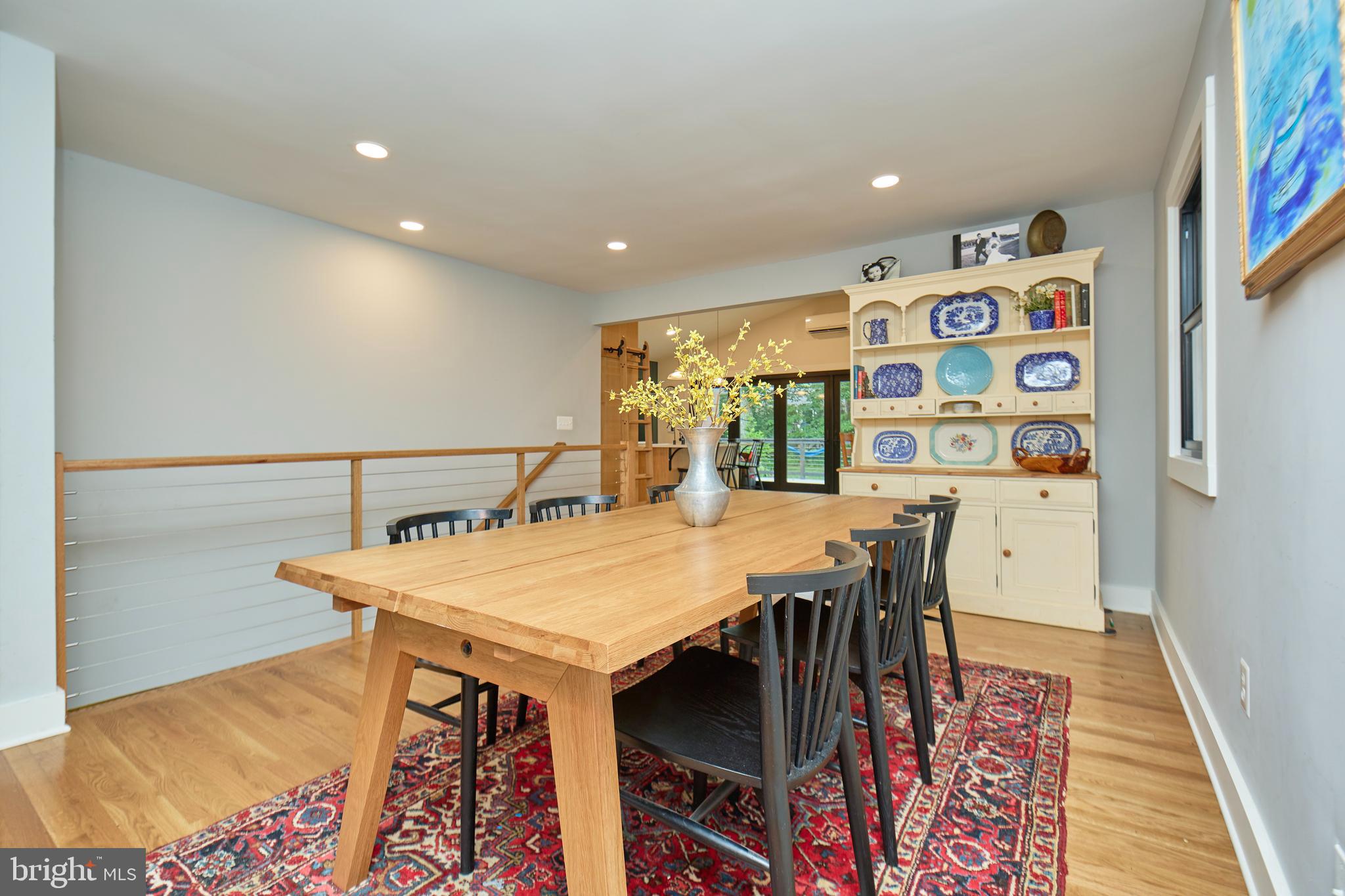 915 DESALE STREET SW