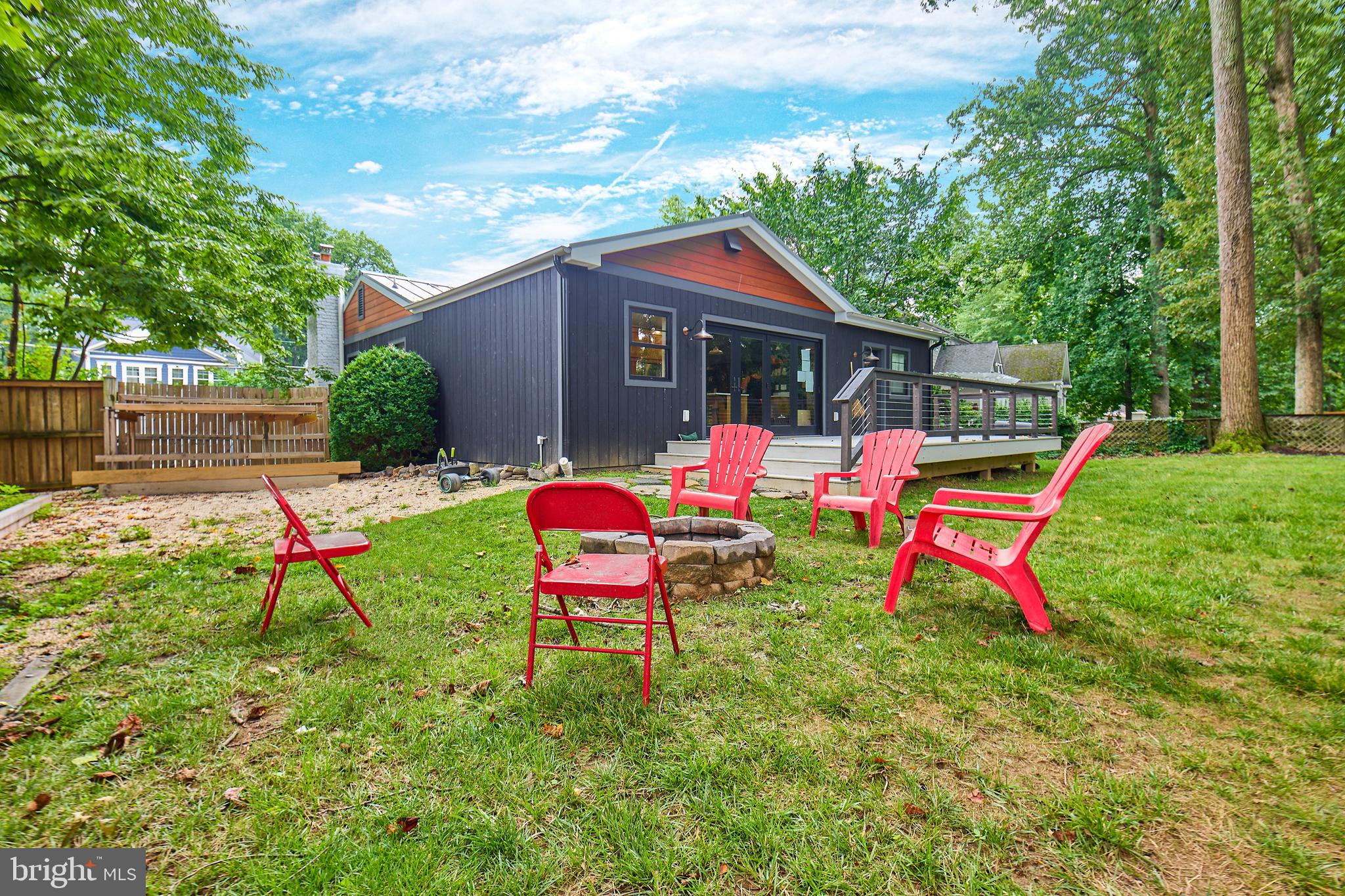 915 DESALE STREET SW